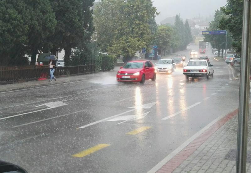  Jutros u BiH prometuje se po mokrim i klizavim kolnicima